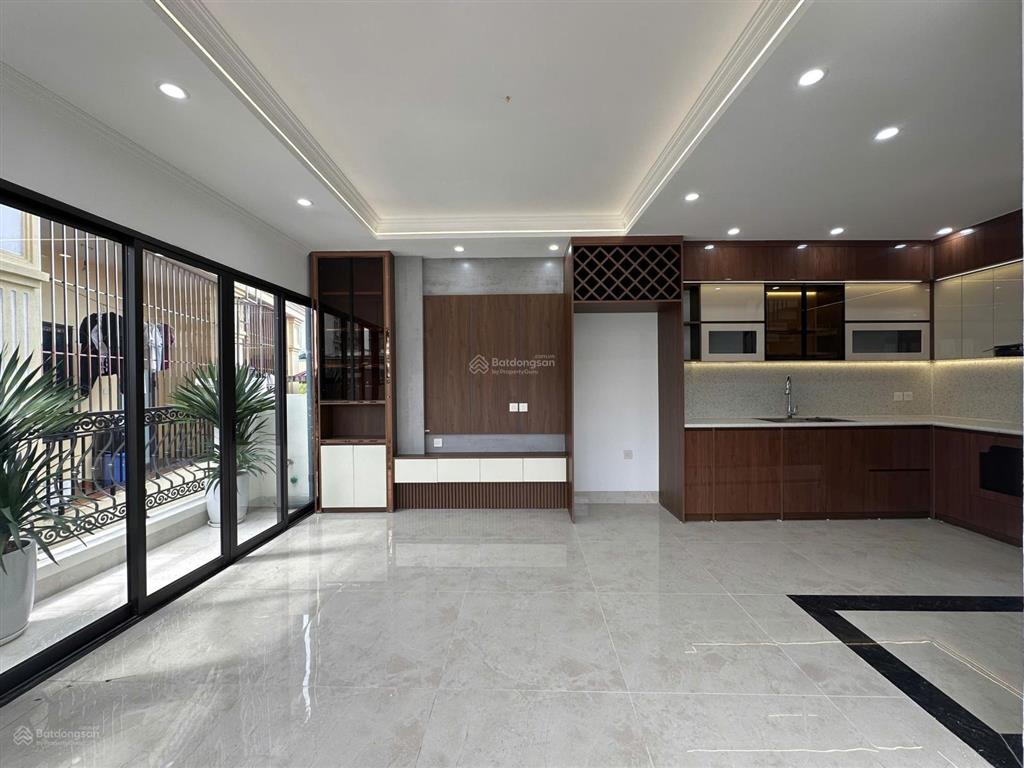 Siêu phẩm đường láng 43 m2, 7 tầng, mt 5m, 2 mặt ngõ. giá tốt 15 tỷ.