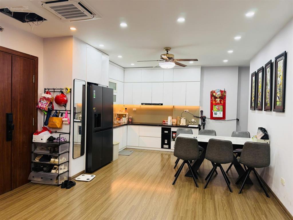 Chính chủ cần bán căn chung cư góc 2 hướng đông bắc đông nam, 3 phòng ngủ 107,8m²