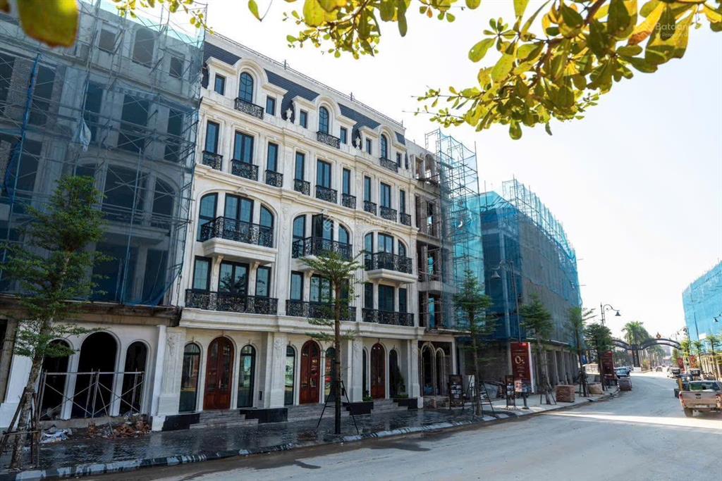Duy nhất 1 căn ngoại giao hơn 10 tỷ trả thẳng 50m2 nhà phố mặt đường hoàng quốc việt kéo dài