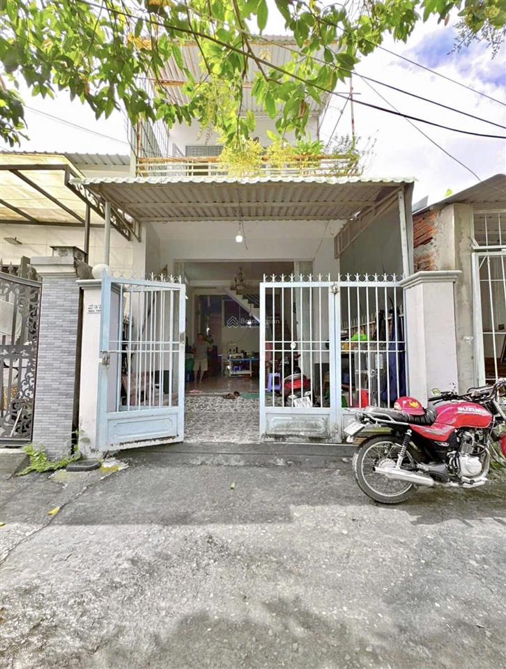 Nhà 3 phòng ngủ, gần trường học, gần kcn. 910tr (200m2) sổ hồng riêng