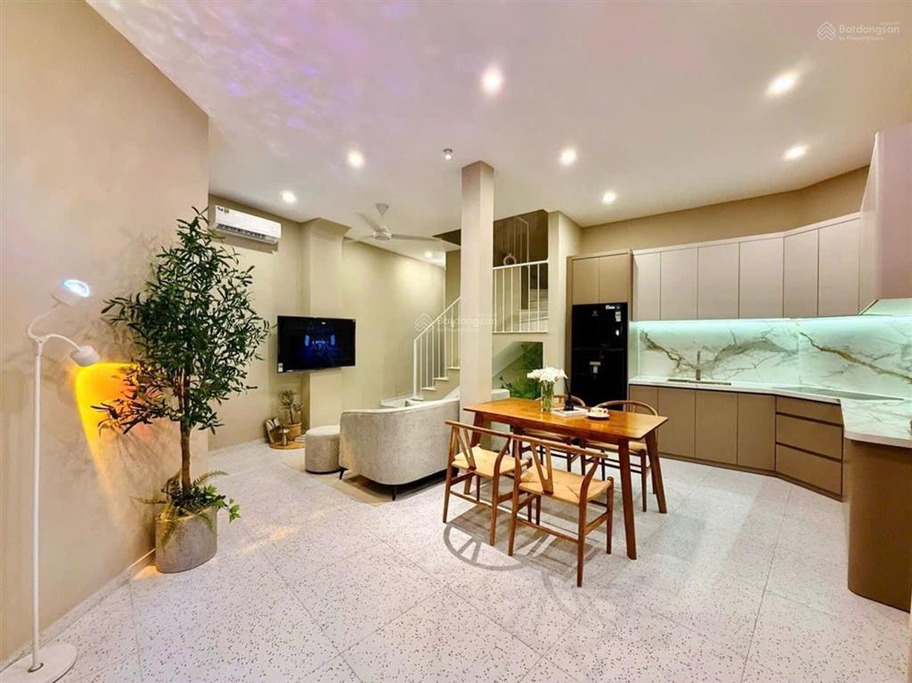 Nhà lô góc, mới đẹp, ko lg qh võ văn tần 6x7(36m2), 4 tầng 8.2 tỷ