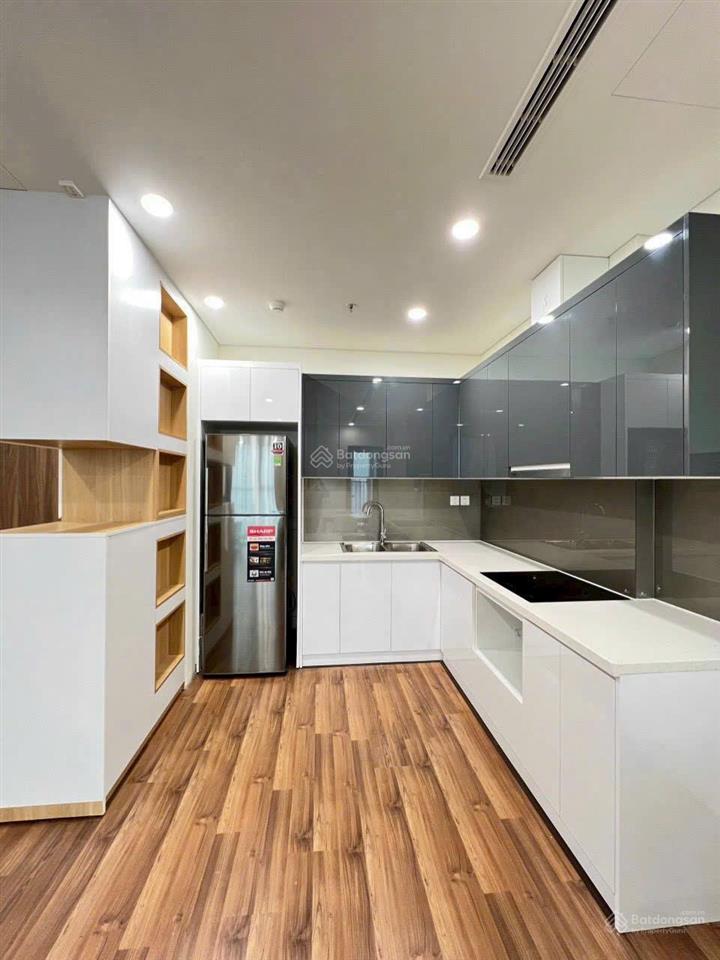 Bán căn 2 phòng ngủ 80m2 giá 6.95 tỷ, full nội thất đẹp ở ngay, ban công đông nam thoáng mát