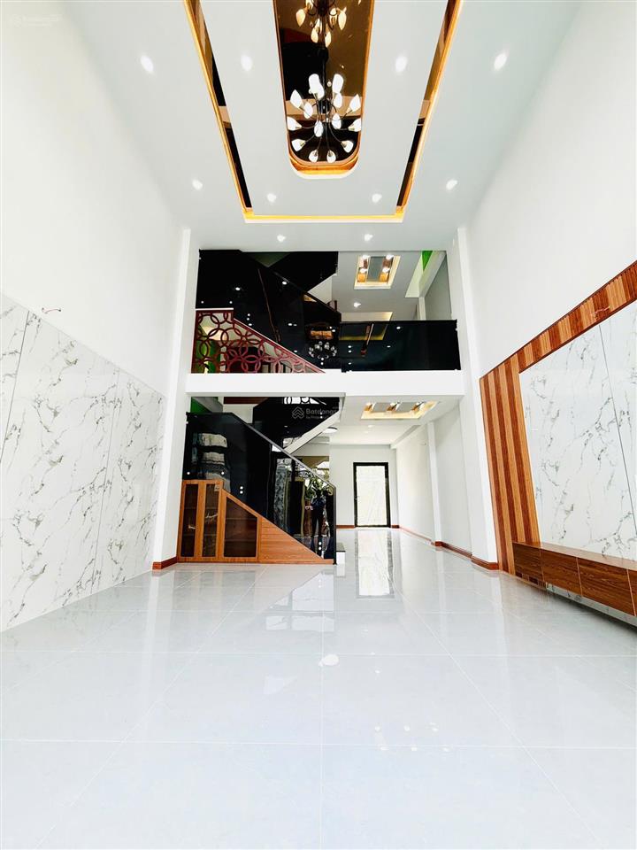 Bán nhà mới 3 tầng 100m2 hoàn công, ngang 5m, ô tô vào nhà, gần chợ gấu, giáp quận 12