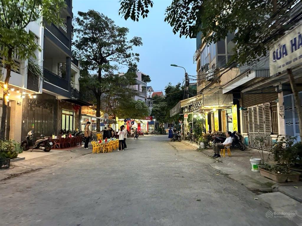 Mặt đường đào nhuận, diện tích 90m2 ngang 4.5m vị trí cực đẹp