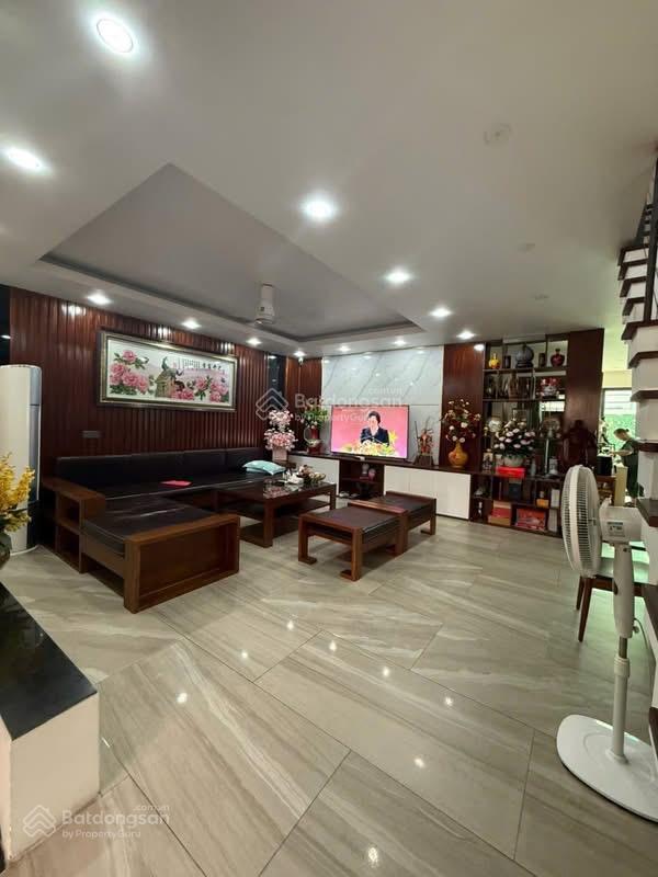 Nhà 3 tầng x 180m2 cực đẹp khu 193 văn cao. giá chỉ 16,3 tỷ