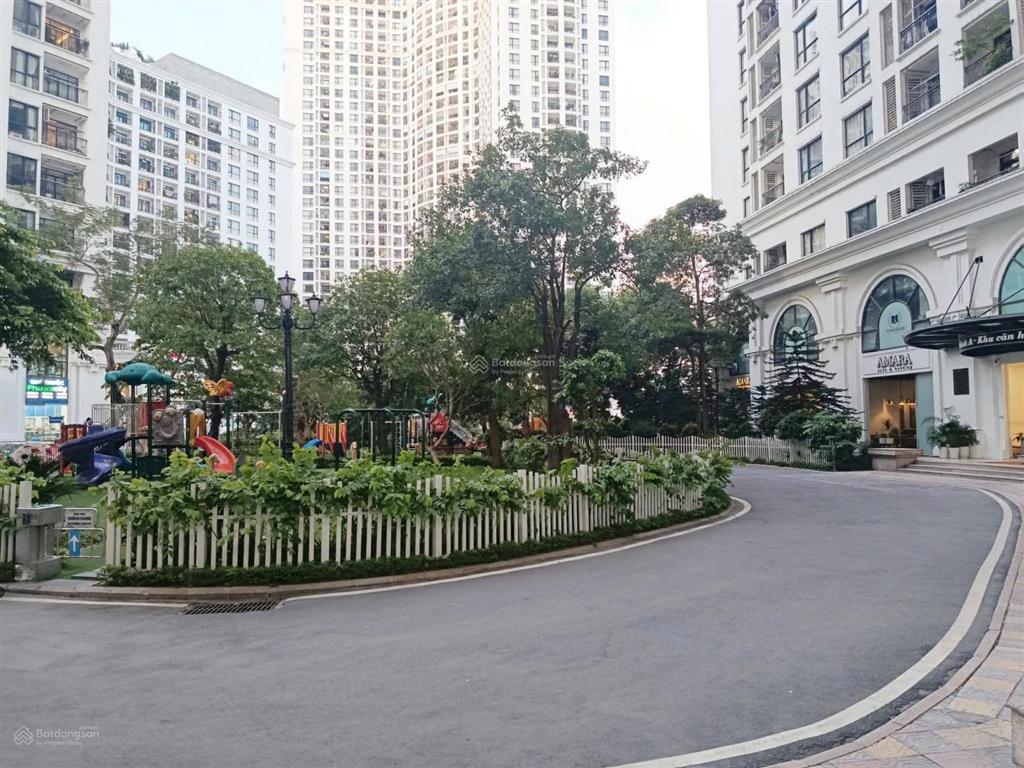 Cần bán căn hộ 2n tòa r5 royal city, 124m2, tầng trung, nội thật y hình ảnh, giá bán 16.4 tỷ có tl.