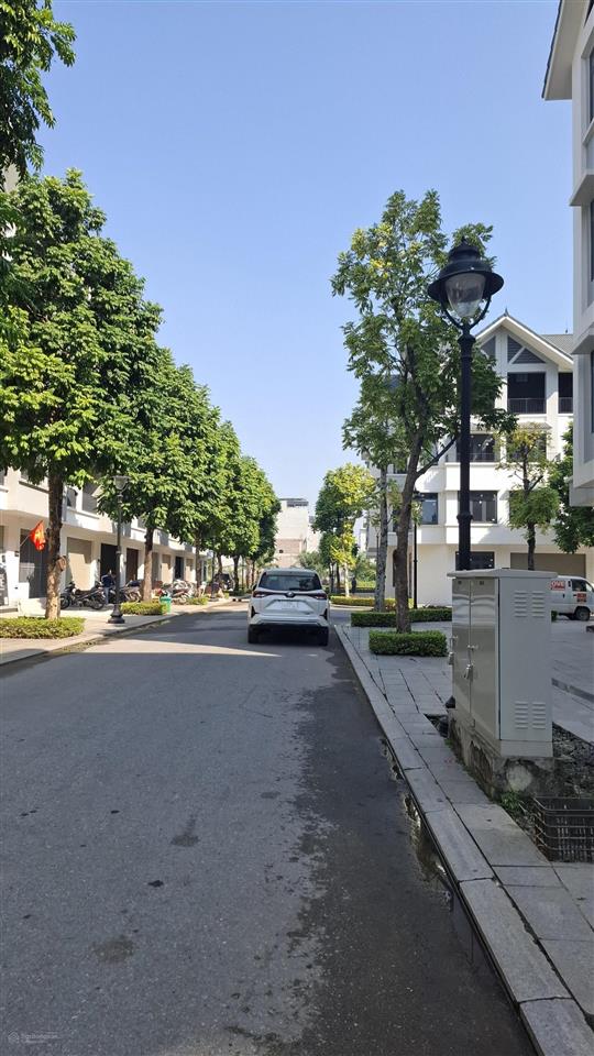 Cần bán lk hinode, phân khu đông dương, đường 30m dt 100m, gần hồ, giá 13,3 tỷ
