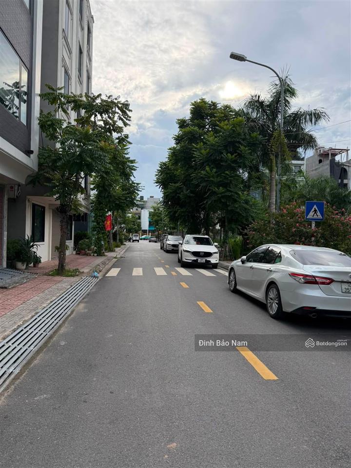 Bán đất tái định cư ngọc thụy 70m mt 7m lô góc 2 mặt tiền view vườn hoa ô tô tránh ko qh
