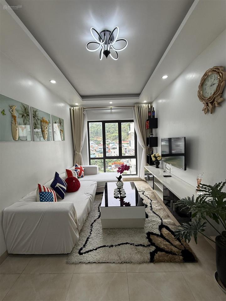 Chính chủ gửi bán căn hộ 2 phòng ngủ chung cư sunrise hạ long. giá chỉ 2tỷ050 sổ đỏ cầm tay