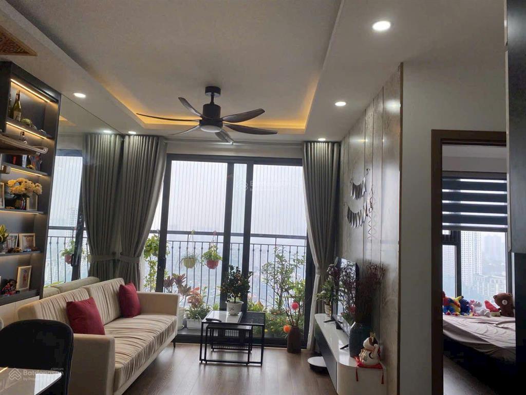 Chính chủ bán căn hộ 63m2, sổ đỏ, giá 5,6 tỷ geleximco 897 giải phóng. 0913 812 ***