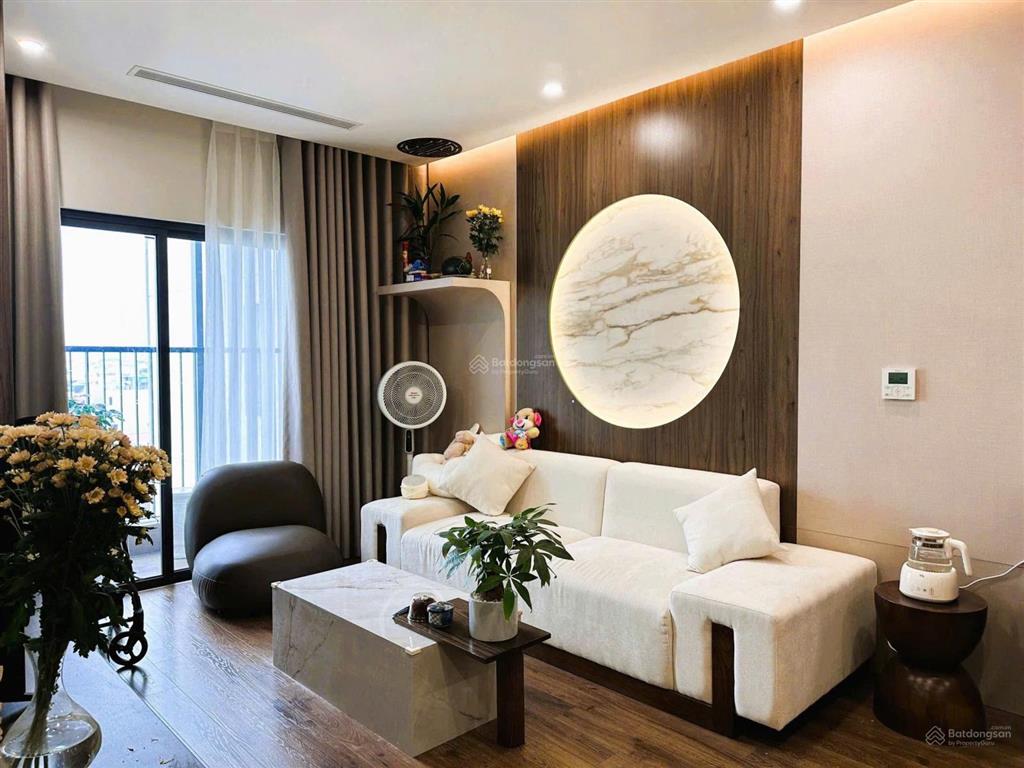 Gia đình tôi cần bán căn hộ 70m2(2n2w)6,5 tỷ tại 219 trung kính, full nội thất, sẵn sổ, có slot
