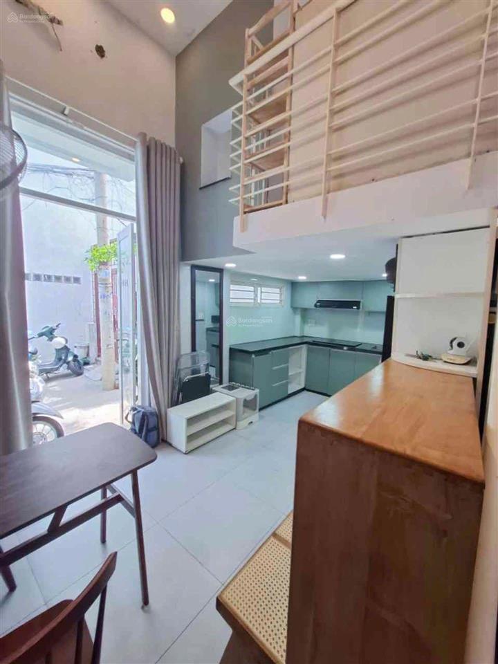 Nhà mới vào ở ngay 3 tầng xây kiên cố ngang 5m cách mạng tháng 8 quận 10 nhỉnh 4 tỷ.