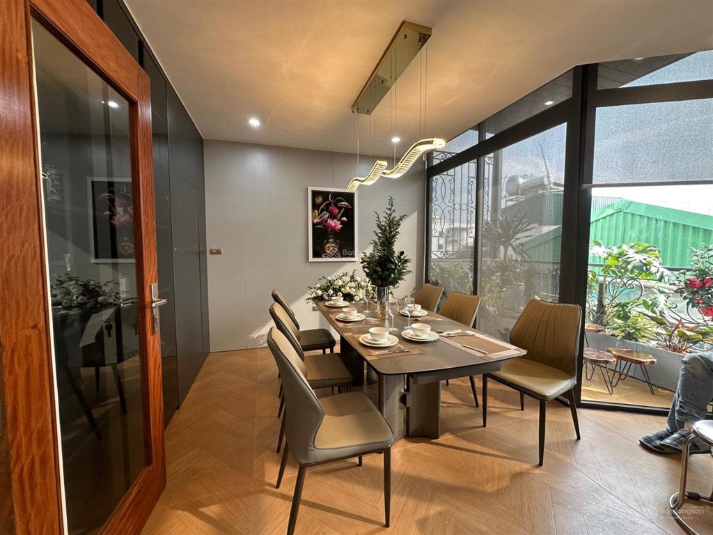 12,6 tỷ 50m2, 6 tầng thang máy, full nội thất, hiện đại 1 nhà ra phố bạch mai