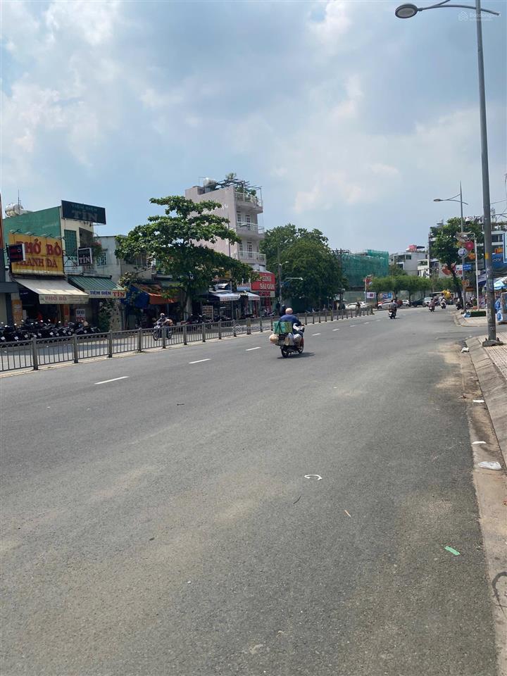 Ngộp bank chốt nhà 11.8 tỷ ngang 4.5m mt lê đức thọ
