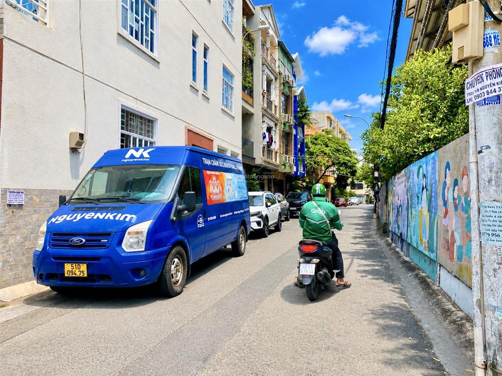 Nhà 3 tầng, hẻm xe tải nguyễn kiệm, ô tô vào nhà ngay cv gia định bv 175