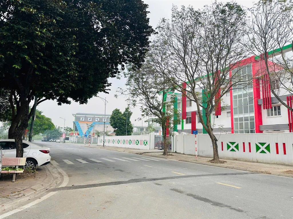 Tdc giang biên việt hưng ô tô tránh vỉa hè 3m. chỉ 12,5 tỷ còn bớt. dt 40m² mt 4,2m