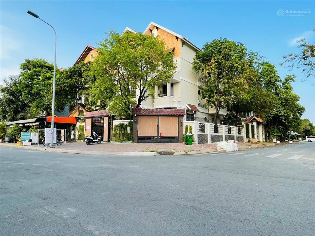 Giảm 7 tỷ. cần bán gấp. góc 2mt kdc him lam 6a. sát bên him lam q7, ngang 13m x 22m