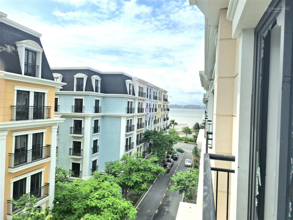 Quyết bán căn góc aqua city 2 mặt đường view hồ nhạc nước, vịnh di sản, giá cực tốt chỉ 12 tỷ.