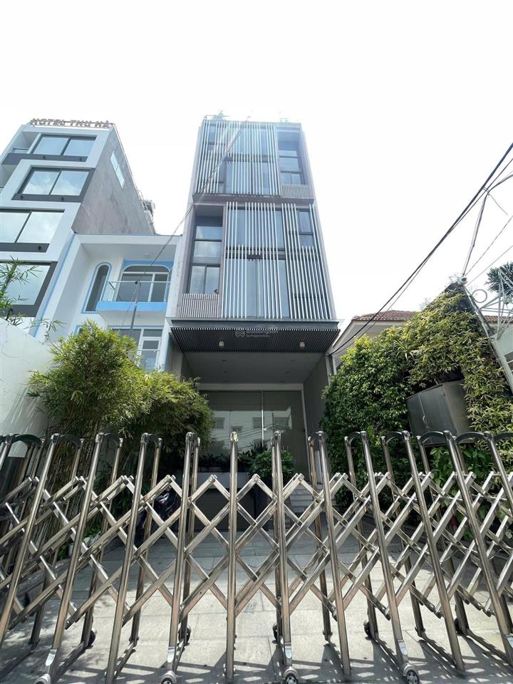 Tòa nhà văn phòng bình thạnh ngang 6.5m nở hậu 14.5m có hầm thang máy sổ hồng riêng