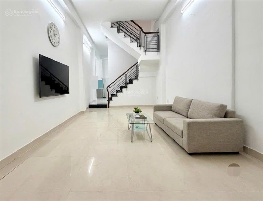 Giá tốt cho chủ mới 2 tầng x 48,2m2 nhà đẹp xe hơi đỗ cửa ra đường nơ trang long.