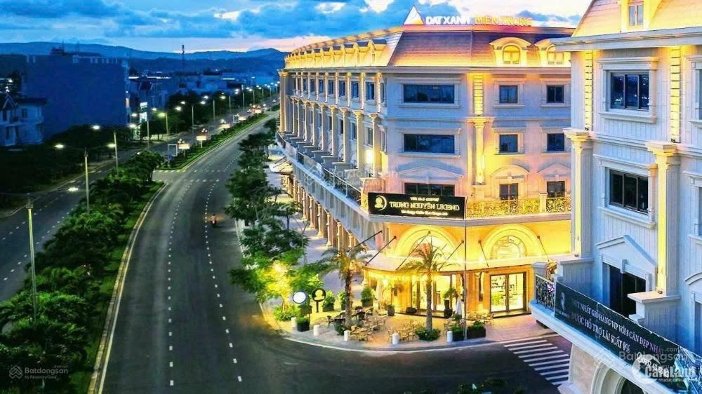 Bán khách sạn 3 sao đường hùng vương trung tâm thành phố tuy hoà. cách biển chỉ 600m.giá 150
