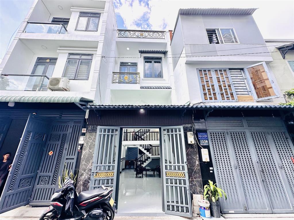 Nhà phố 4m x 16m 2.5 tầng để xe hơi trong nhà hẻm nhựa 7m đường nguyễn thị búp ngay hiệp thành city