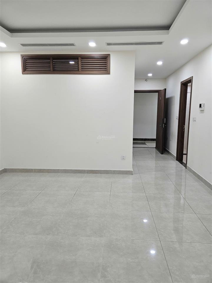 Chính chủ bán 2 ngủ 2wc đồ cơ bản 85m2 tại golden park cầu giấy. giá 8,3 tỷ. l/h 0917 748 ***