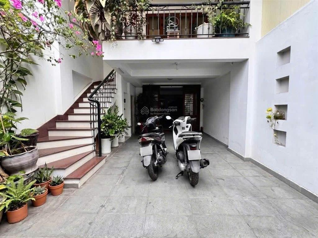 Bán căn villa mini ngay nguyễn văn trỗi (5,5m x 20m) hầm + 5 tầng chỉ 2x tỷ