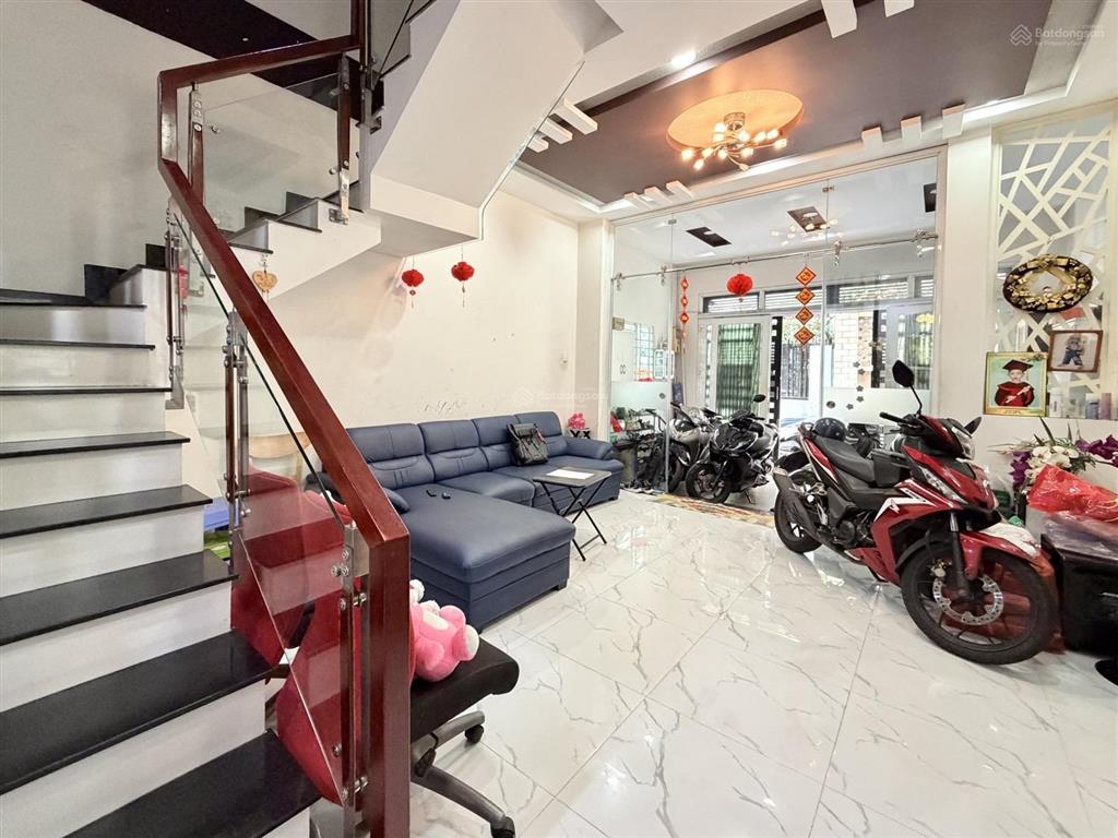 Lô góc 3 mặt thoáng 57m a4 5pn cách mt lê văn sỹ chỉ 10m 9,5 tỷ