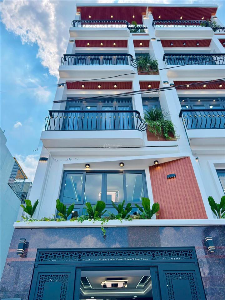Nhà đẹp, có thang máy 450kg full nội thất 4m x 16m đường rộng 8m ngay chợ gò xoài, tktq