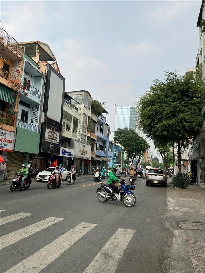 Bán nhà mặt tiền quận 10. (3,6 x 11m). trệt 2 lầu sân thượng mới đẹp giá 10,5 tỷ