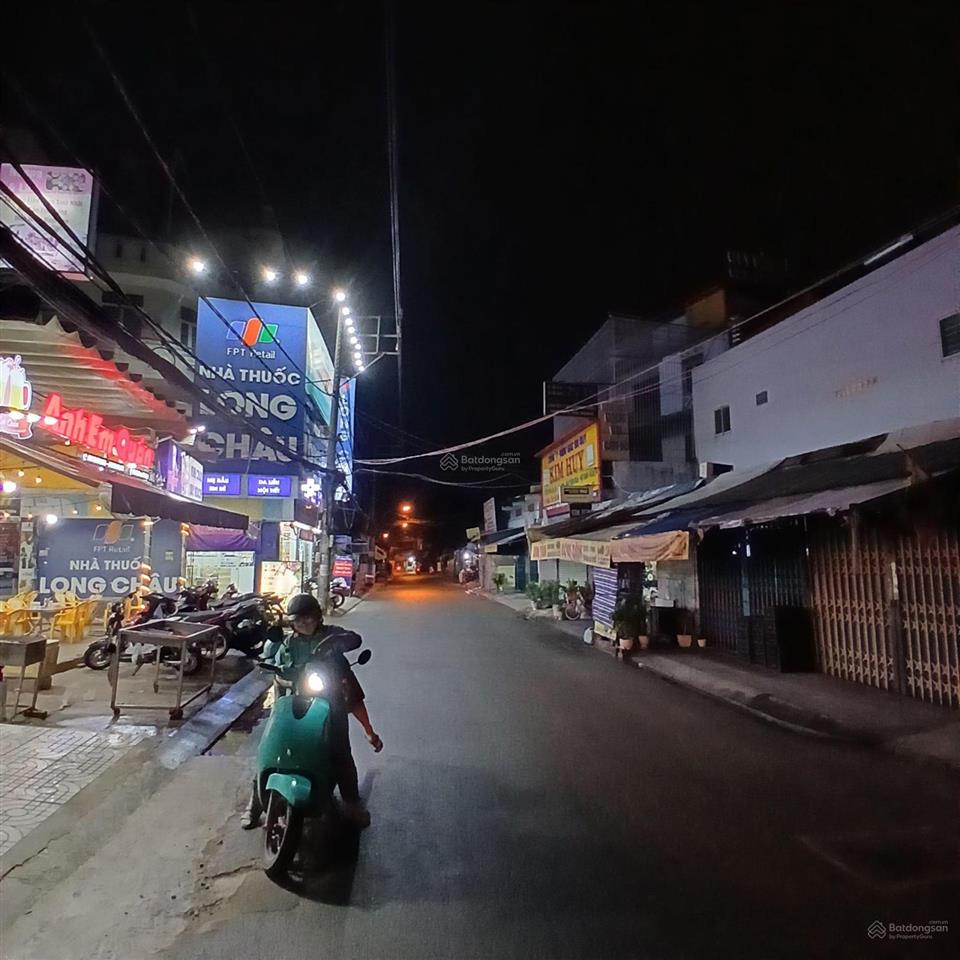 8 tỷ 400 thương lượng, nhà 2 tầng mặt tiền, kinh doanh, diện tích ngang 4 mét x dài 21 mét
