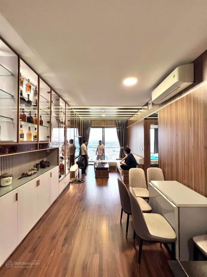 Bán căn hộ akari võ văn kiệt 97m2 gồm 3pn, 2wc, tầng cao giá 5,2 tỷ.