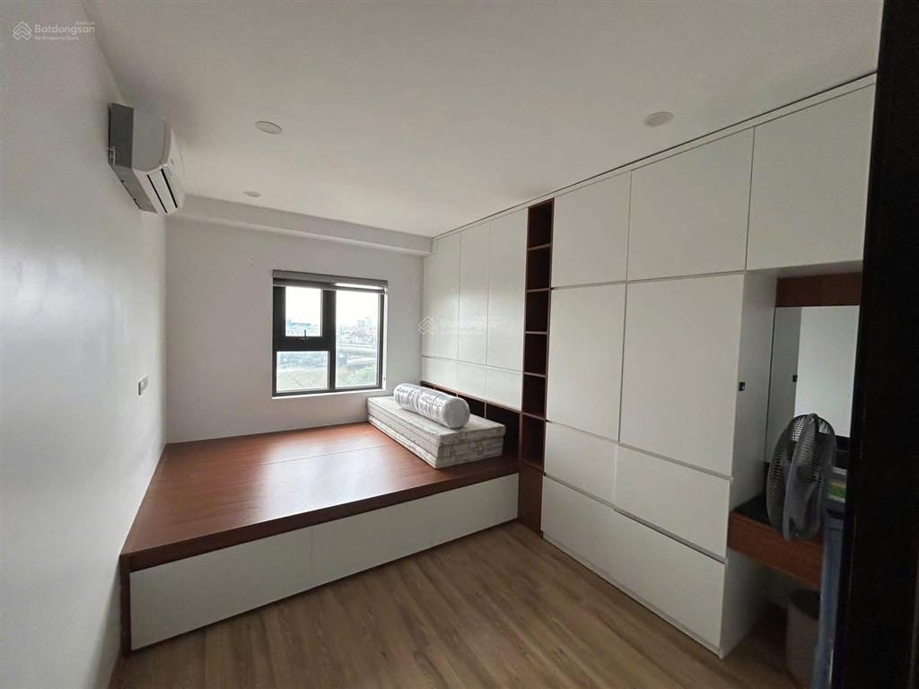 Chính chủ cần bán căn hộ 2 phòng ngủ 1 wc, giá 3,2 tỷ tầng cao view nội khu