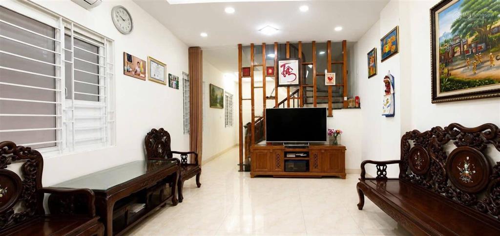 Lô góc đại la, ngõ trước nhà 3.5m, 40m ra mặt phố, 5 tầng dân xây, sđcc, qh ổn, bãi gửi ô tô
