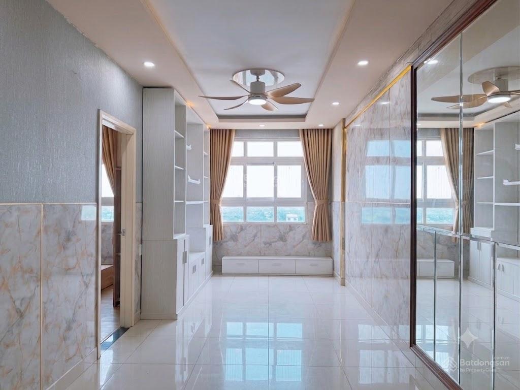 Cần bán căn hộ góc thủ đức giá tốt 2pn2wc, view đông nam mát mẻ, sổ hồng sẵn, nhận nhà ngay