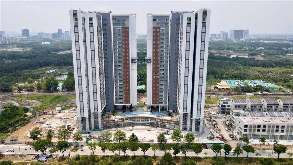 Hàng chuyển nhượng căn hộ essensia sky đầy đủ các hướng view tầng đẹp sales cđt 0944 581 ***