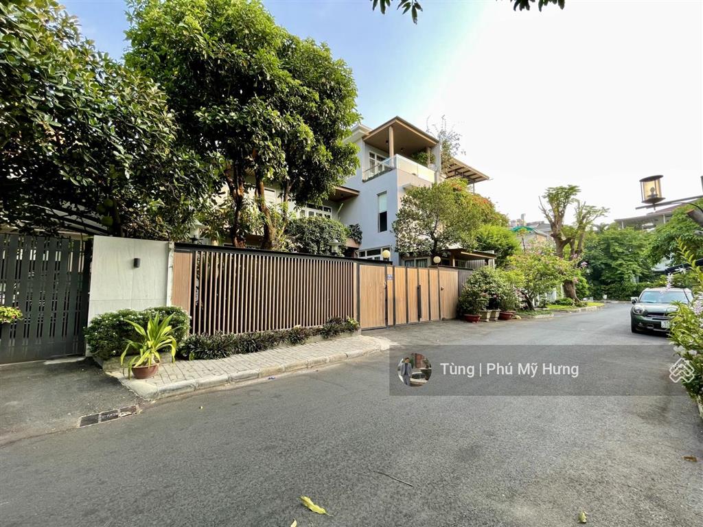 Biệt thự phú mỹ hưng gần công viên 2ha vuông vức 16x16m chuyển nhượng giá phù hợp