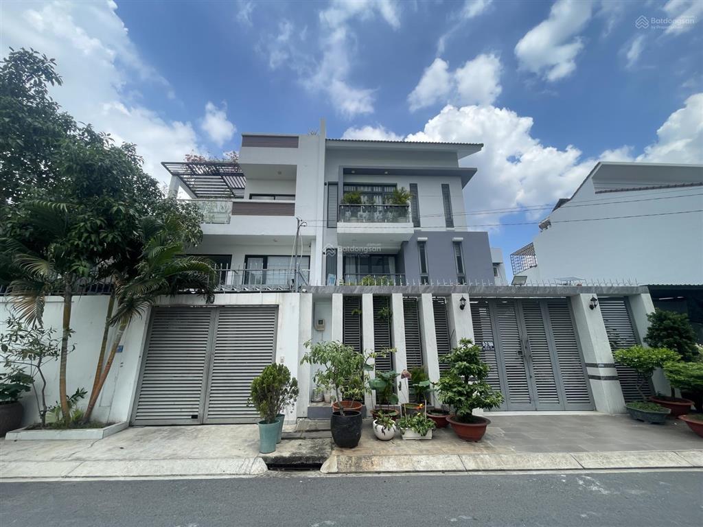 Biệt thự 3 tầng cực đẹp thiết kế thoáng khu vip bên sông phạm văn đồng giga mall