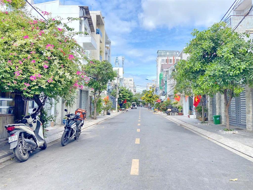 Lô đất đẹp 55.8m² hẻm xe hơi đường số 49 quận 7 giá 7.2 tỷ