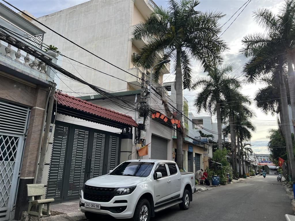 Hot hot, nhà đẹp 3 tầng, 4pn, dt 125m2 trung tâm phước long b, giá nhỉnh 12 tỷ