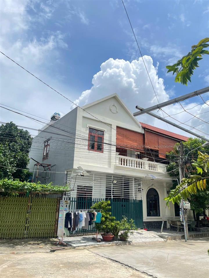 Bán nhà có 11 phòng cho thuê. 5x30m, giá 5,9 tỉ, dĩ an, bình dương