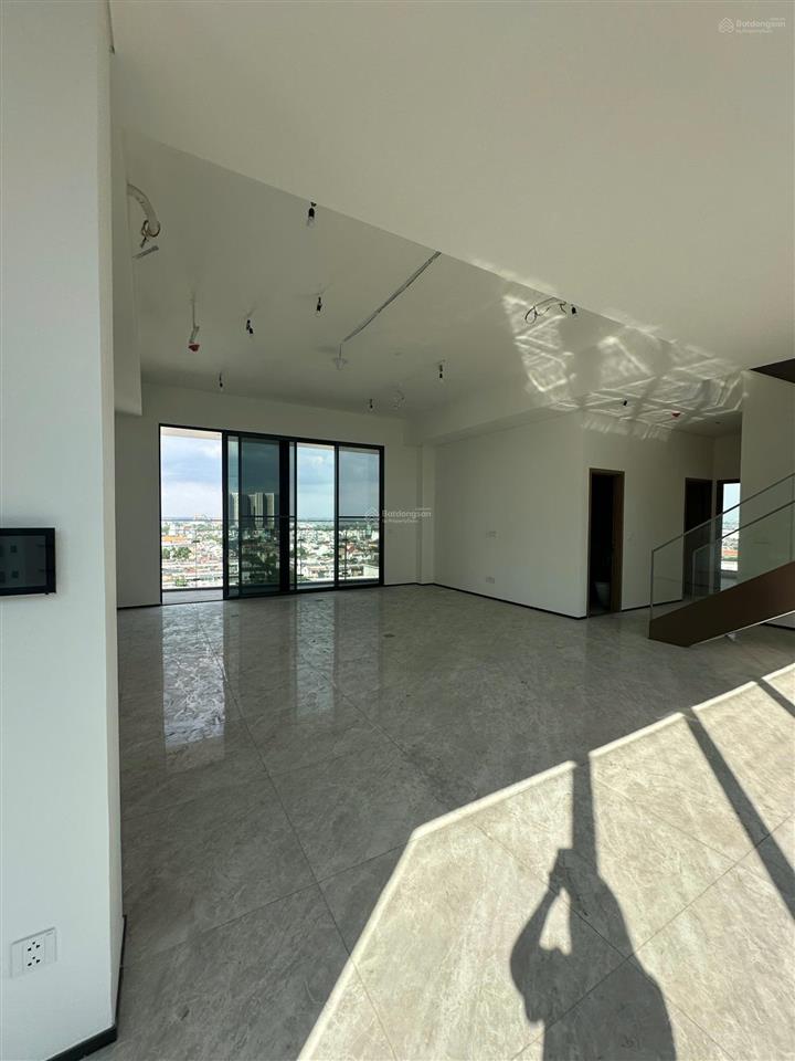 Penthouse aurora phú mỹ hưng, giá tốt 36 tỷ vnd, 145m2 + 125m2 sân vườn