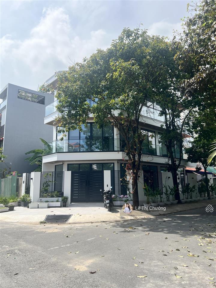 Nhà mặt tiền quận 7 90m² ngang to 5x18m vỉa hè 3m 3 tầng dòng tiền 15t sát phú mỹ hưng 10 tỷ nhích