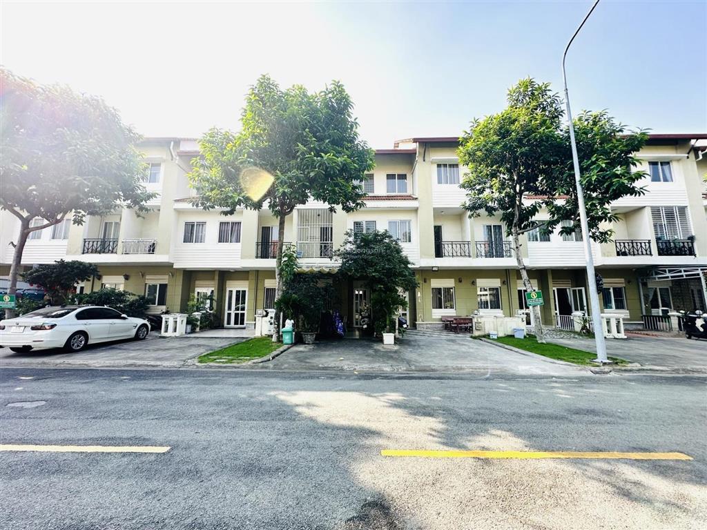 Bán biệt thự đẹp giá chỉ hơn 5 tỷ trong khu compound oasis kế siêu thị aeon mall bình dương