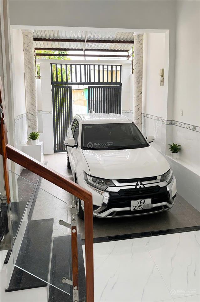 Nhà mặt tiền 2 tầng 85m², 3 phòng ngủ ngay vincom lê văn việt, xe hơi ngủ trong nhà hơn 5 tỷ