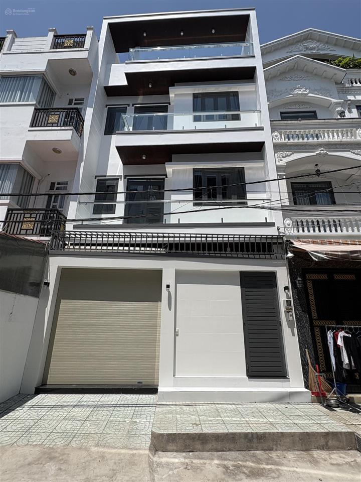 Bán nhà 3 lầu sân thượng 6.4m x 13.5m