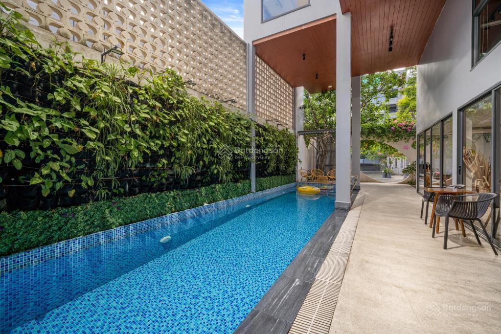 Chuyển nhượng villas 240m2 đường đỗ thế chấp gần biển khu du lịch đông đúc (kproperty)