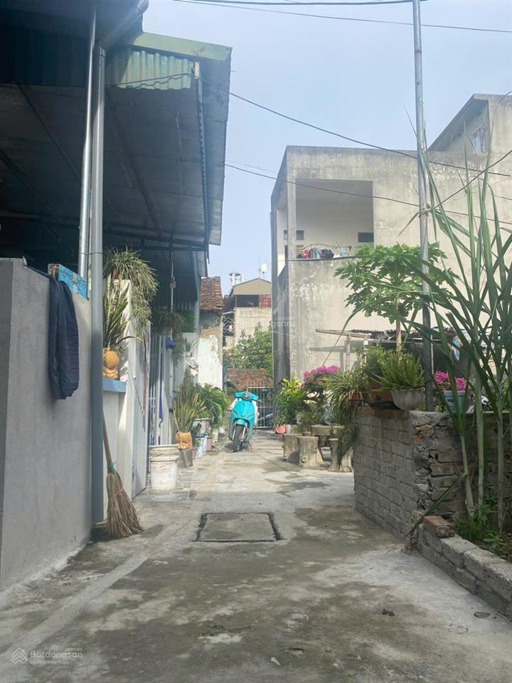 Bán đất tặng nhà cấp 4 gác lửng mới xây ngõ rộng cách đường ô tô 30m chỉ 1.3** tỷ