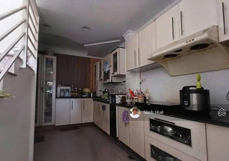 Bán nhà 52m giá 13,8 tỷ quận i hxh xe hơi vô nhà sầm uất an ninh dân trí5 tầng(800)